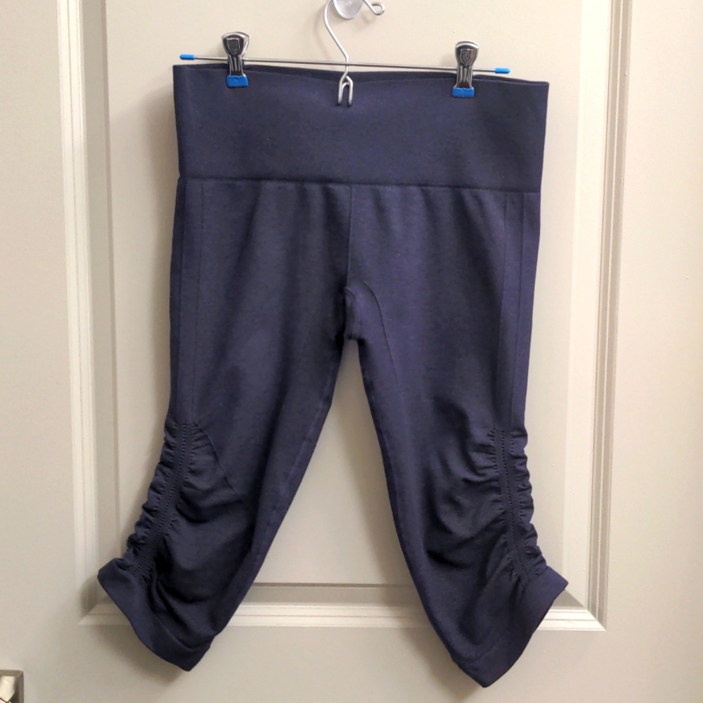Lululemon In The Flow Seamless Crop Ruched Legging Heathered capri Size 8